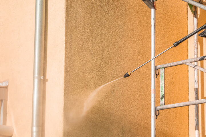 Čistenie fasády nie je antigraffiti náter ani odstránenie graffiti je to údržba povrchu